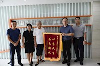 搶修污水管為民解憂，居民夸贊送錦旗