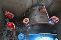 連夜搶修供水爆管！5輛送水車(chē)同時(shí)出動(dòng)！