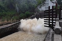 暴雨傾城，水控人冒雨排澇保暢通，守土盡責(zé)保供水安全！