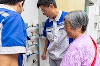 水務科技賦能社區(qū)治理，為獨居老人安裝智能水表，精準呵護老人安全